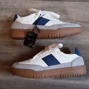 NWT Madden Nyc Womens Comfort Foam White Blue Major Casual Sneaker Shoes Size 8